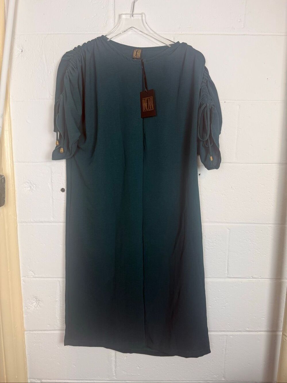 Linear Collection Los Angeles NWT Emerald Green Ruched Sleeve Shift Midi Dress X